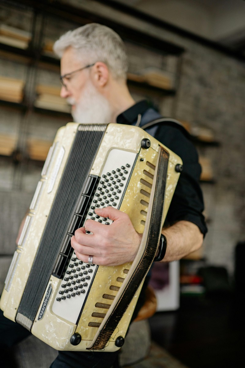 Se mettre à l’accordéon sur le tard : nos conseils pour enfin vivre votre passion après 50 ans ! Se mettre à l'accordéon sur le tard : nos conseils pour enfin vivre votre passion après 50 ans !
